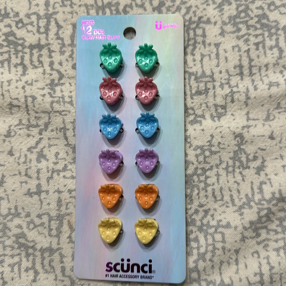 NWT Scunci mini strawberry claw clips